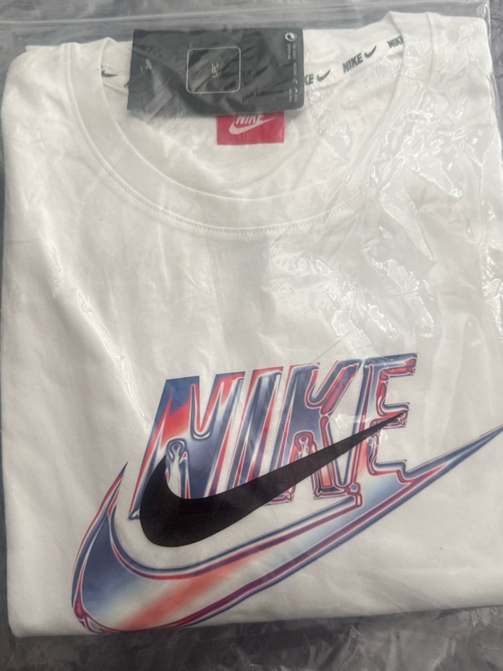 Nike men’s White Graphic Logo T-Shirt